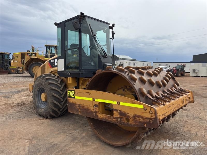 CAT CS56 Smooth Drum Compactor Ühe trumliga rullid