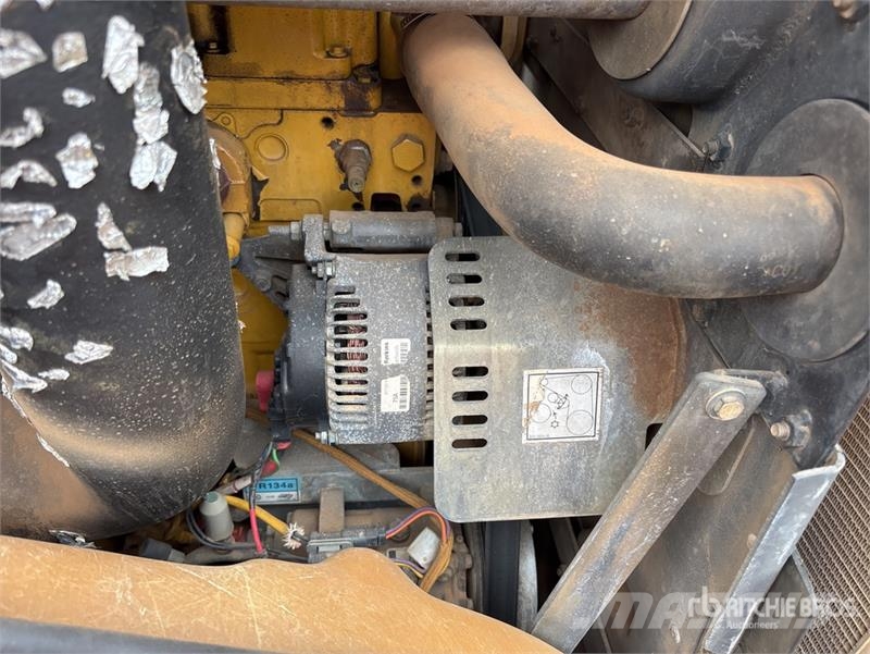 CAT CS56 Smooth Drum Compactor Ühe trumliga rullid