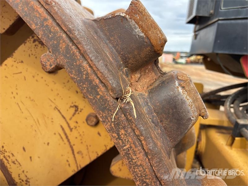 CAT CS56 Smooth Drum Compactor Ühe trumliga rullid