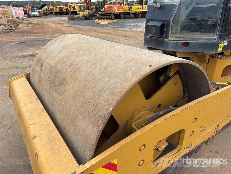 CAT CS56 Smooth Drum Compactor Ühe trumliga rullid