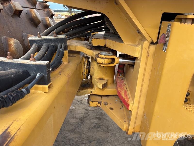 CAT CS56 Smooth Drum Compactor Ühe trumliga rullid