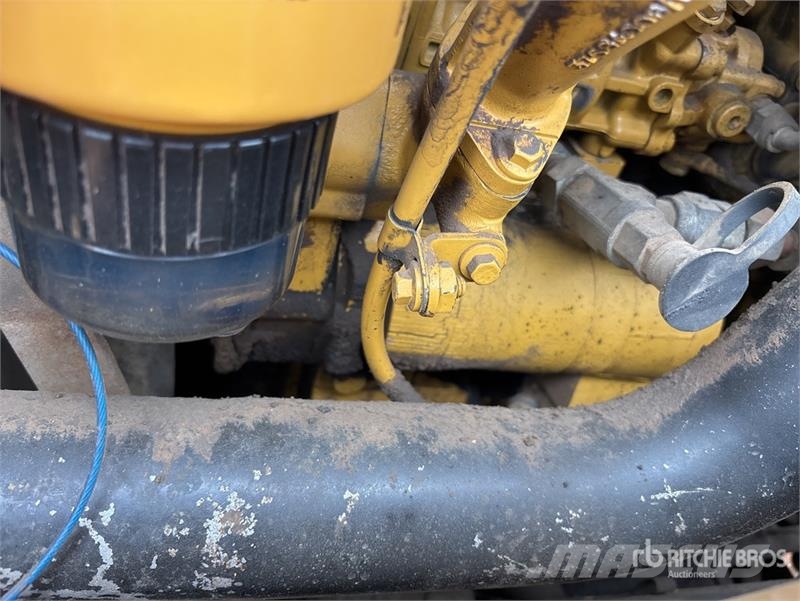 CAT CS56 Smooth Drum Compactor Ühe trumliga rullid