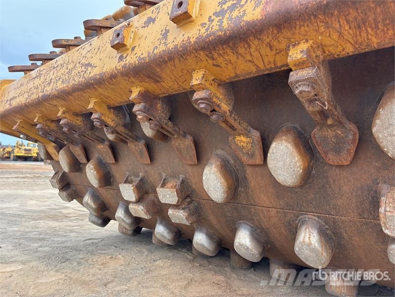 CAT CS56 Smooth Drum Compactor Ühe trumliga rullid