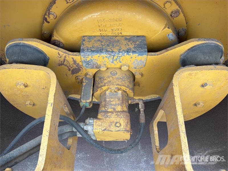 CAT CS56 Smooth Drum Compactor Ühe trumliga rullid