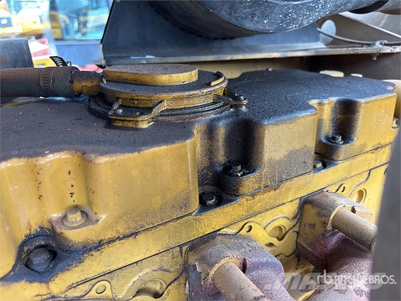 CAT CS56 Smooth Drum Compactor Ühe trumliga rullid