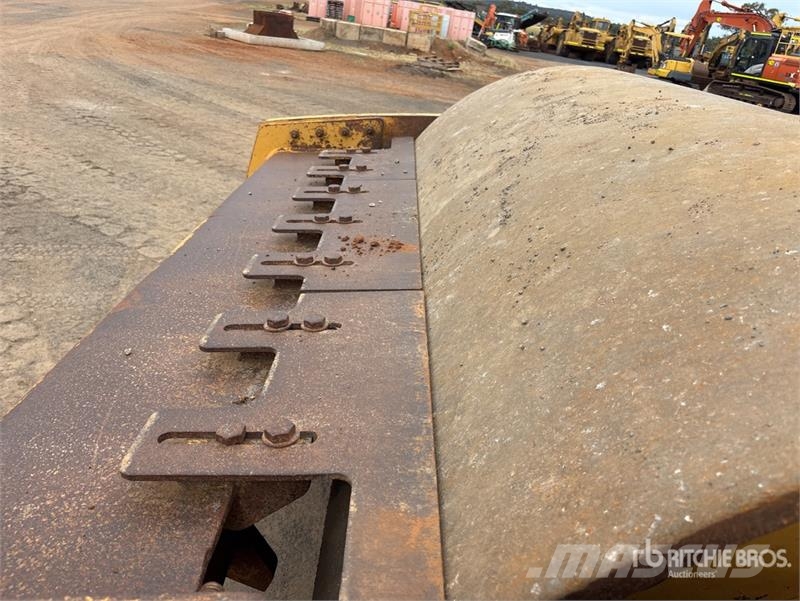 CAT CS76 Smooth Drum Compactor Ühe trumliga rullid