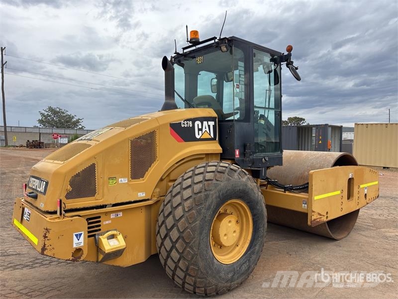 CAT CS76 Smooth Drum Compactor Ühe trumliga rullid
