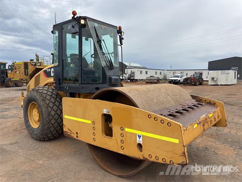 CAT CS76 Smooth Drum Compactor Ühe trumliga rullid