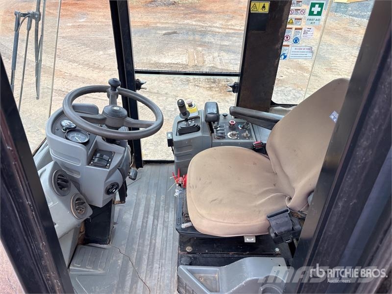 CAT CS76 Smooth Drum Compactor Ühe trumliga rullid