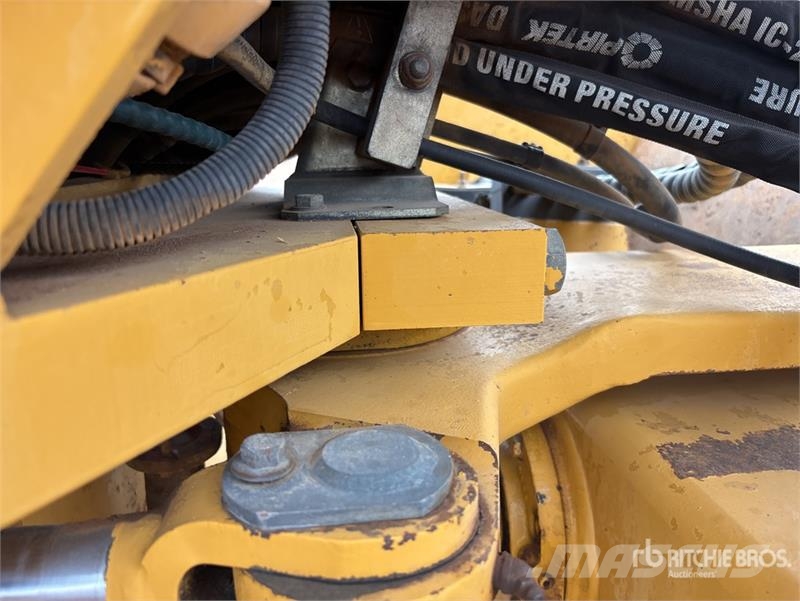 CAT CS76 Smooth Drum Compactor Ühe trumliga rullid
