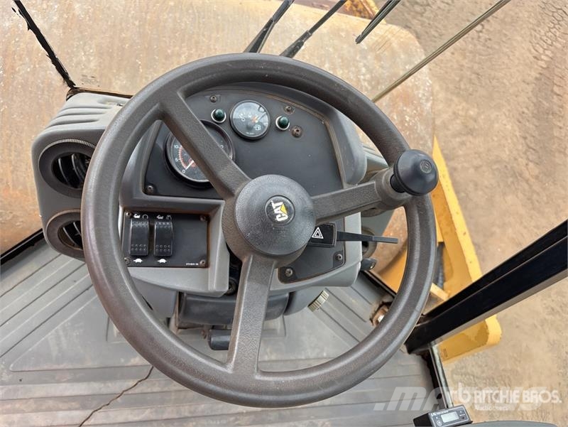 CAT CS76 Smooth Drum Compactor Ühe trumliga rullid