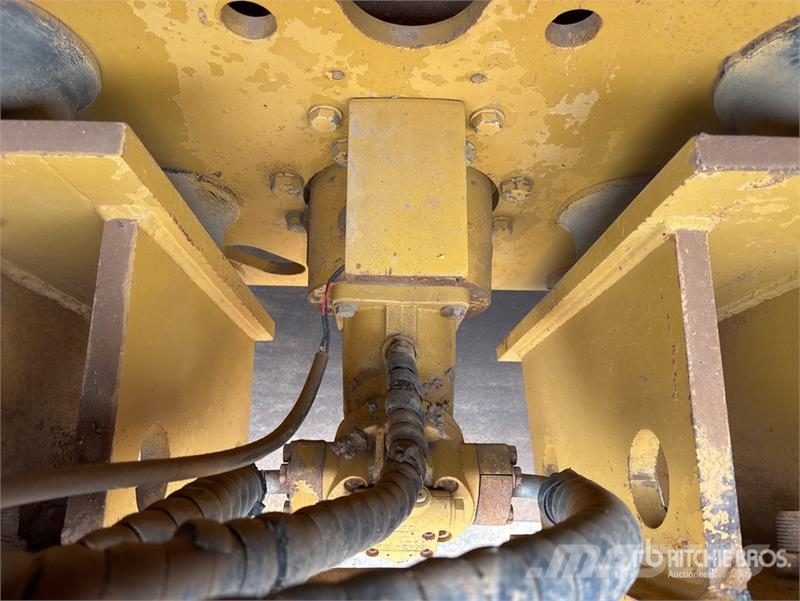 CAT CS76 Smooth Drum Compactor Ühe trumliga rullid