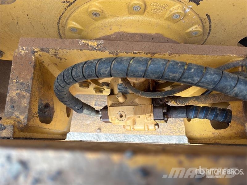 CAT CS76 Smooth Drum Compactor Ühe trumliga rullid