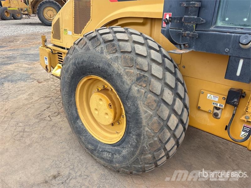 CAT CS76 Smooth Drum Compactor Ühe trumliga rullid