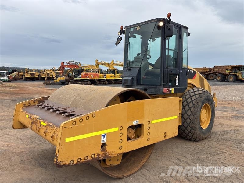 CAT CS76 Smooth Drum Compactor Ühe trumliga rullid