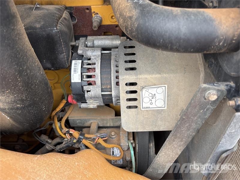 CAT CS76 Smooth Drum Compactor Ühe trumliga rullid