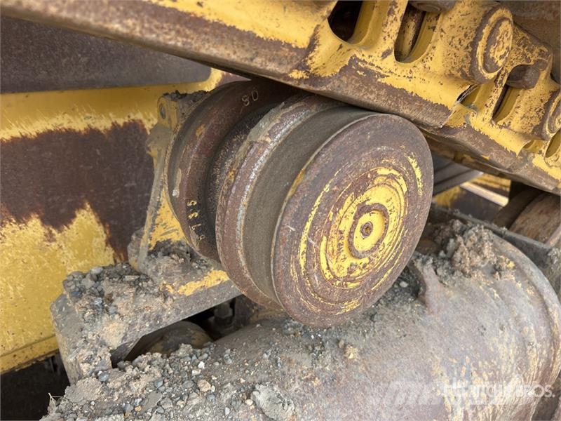 CAT D6T Crawler Dozer بلدوزرات مجنزرة