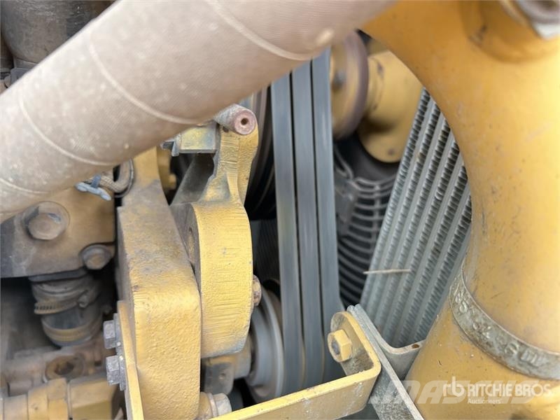 CAT D6T Crawler Dozer بلدوزرات مجنزرة