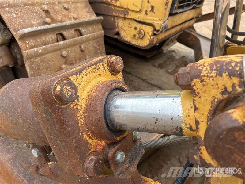 CAT D6T Crawler Dozer بلدوزرات مجنزرة