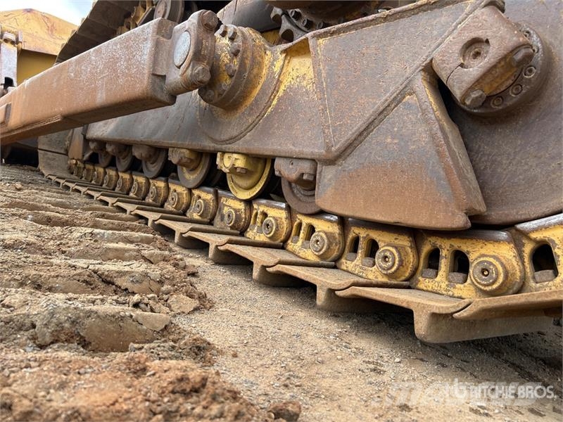 CAT D6T Crawler Dozer بلدوزرات مجنزرة