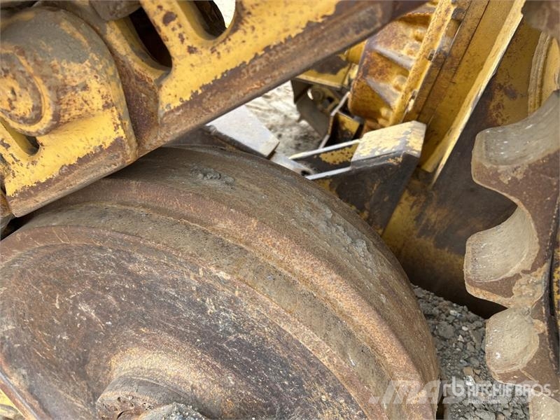 CAT D6T Crawler Dozer بلدوزرات مجنزرة