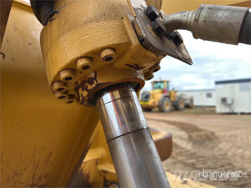 CAT D6T Crawler Dozer بلدوزرات مجنزرة