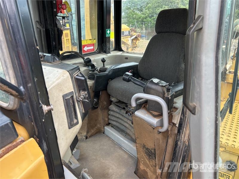 CAT D6T Crawler Dozer بلدوزرات مجنزرة