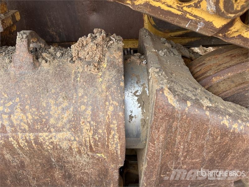 CAT D6T Crawler Dozer بلدوزرات مجنزرة