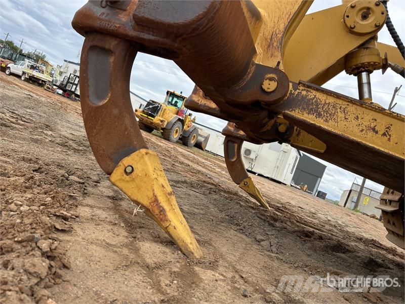 CAT D6T Crawler Dozer بلدوزرات مجنزرة