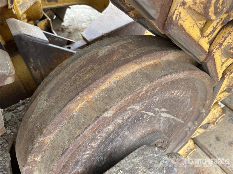 CAT D6T Crawler Dozer بلدوزرات مجنزرة