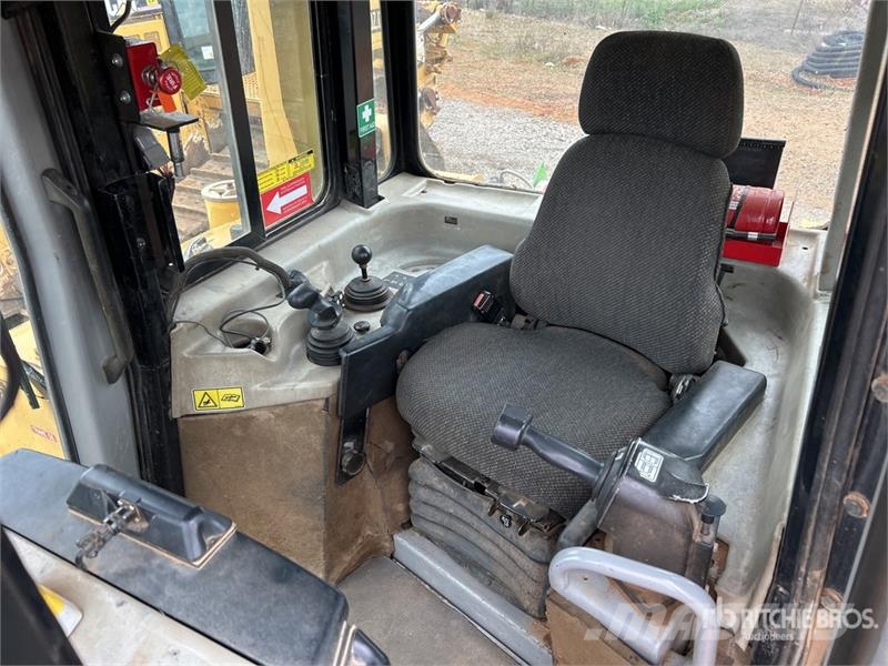 CAT D6T Crawler Dozer بلدوزرات مجنزرة