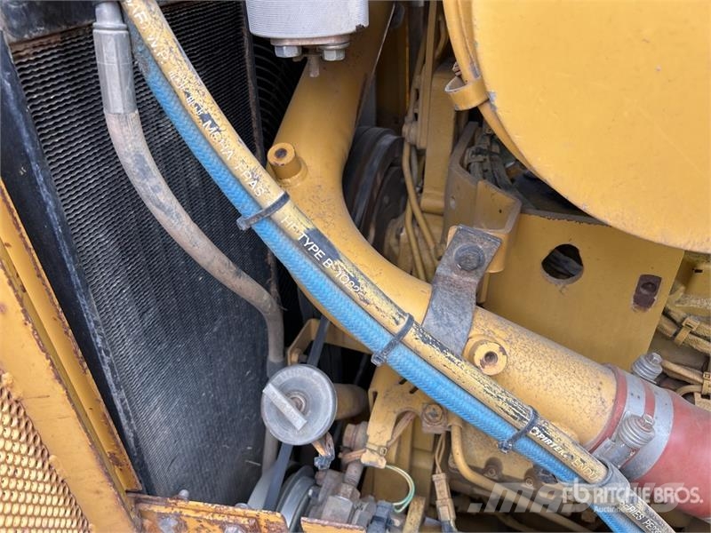 CAT D6T Crawler Dozer بلدوزرات مجنزرة