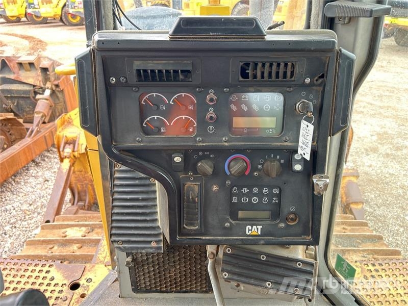 CAT D6T Crawler Dozer بلدوزرات مجنزرة