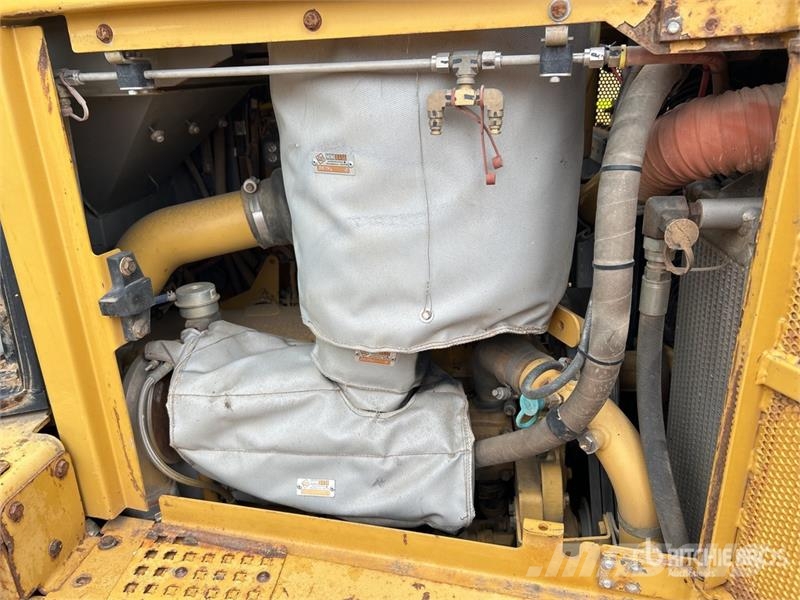 CAT D6T Crawler Dozer بلدوزرات مجنزرة