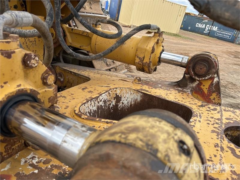 CAT D8R lánctalpas dózerek