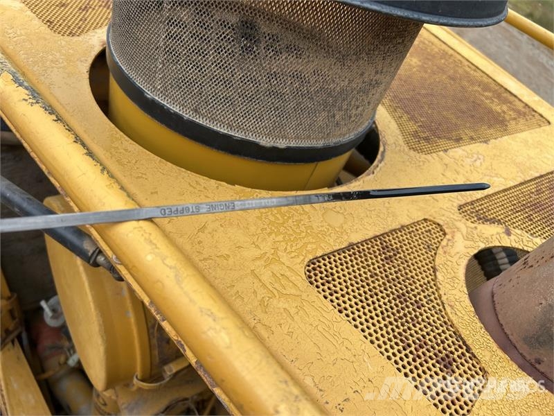 CAT D8T lánctalpas dózerek