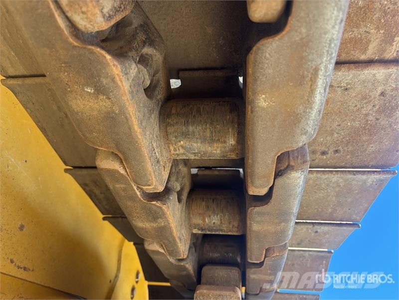 CAT D8T Kāpurķēžu buldozeri