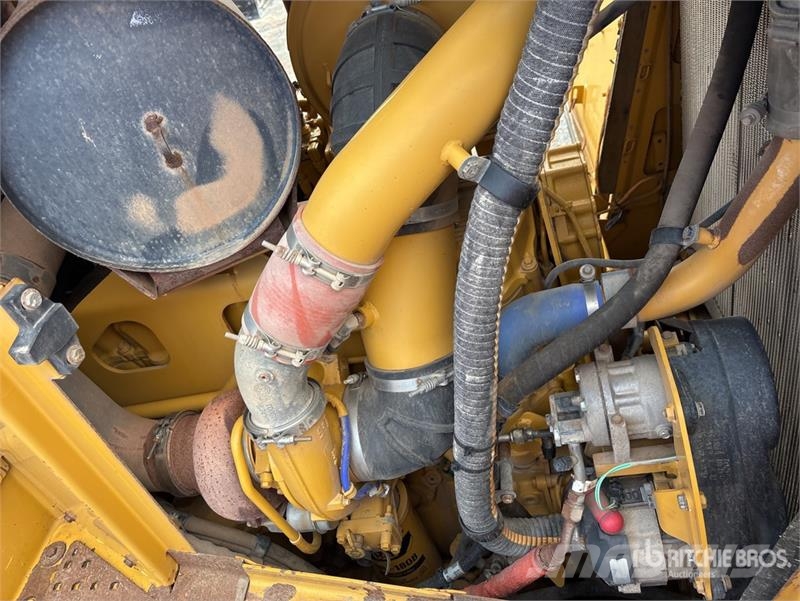 CAT D8T Crawler dozers