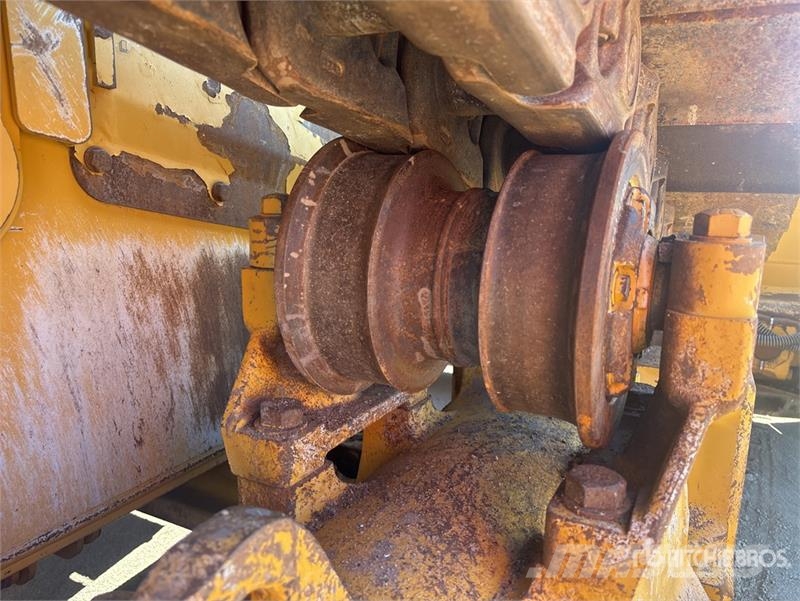 CAT D8T Kāpurķēžu buldozeri