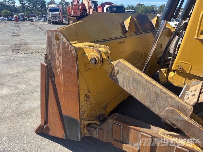CAT D8T Kāpurķēžu buldozeri
