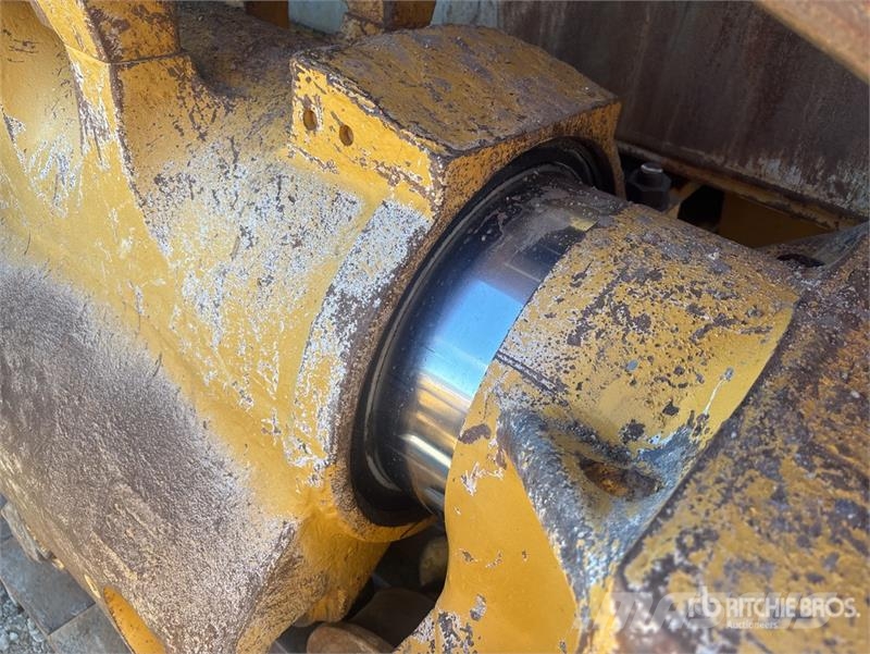 CAT D8T Kāpurķēžu buldozeri
