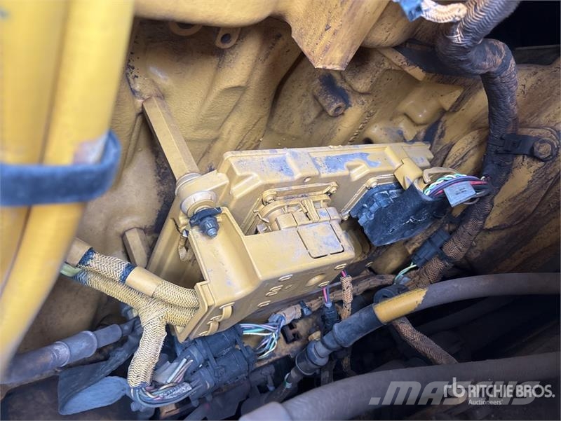 CAT D8T Crawler dozers