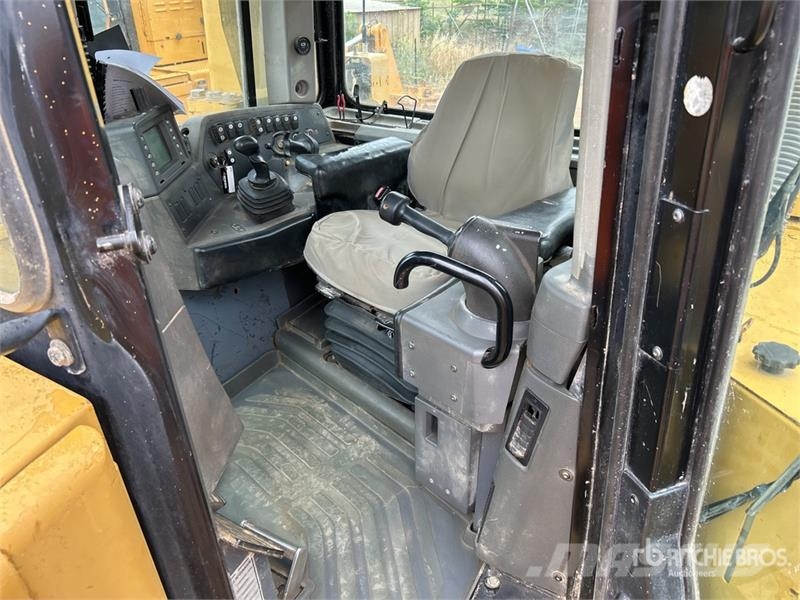 CAT D8T lánctalpas dózerek