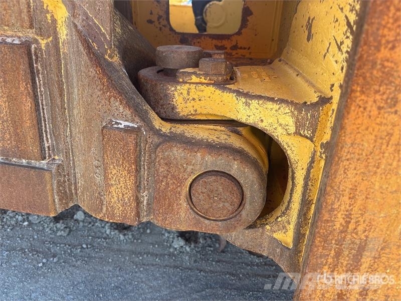 CAT D8T Kāpurķēžu buldozeri