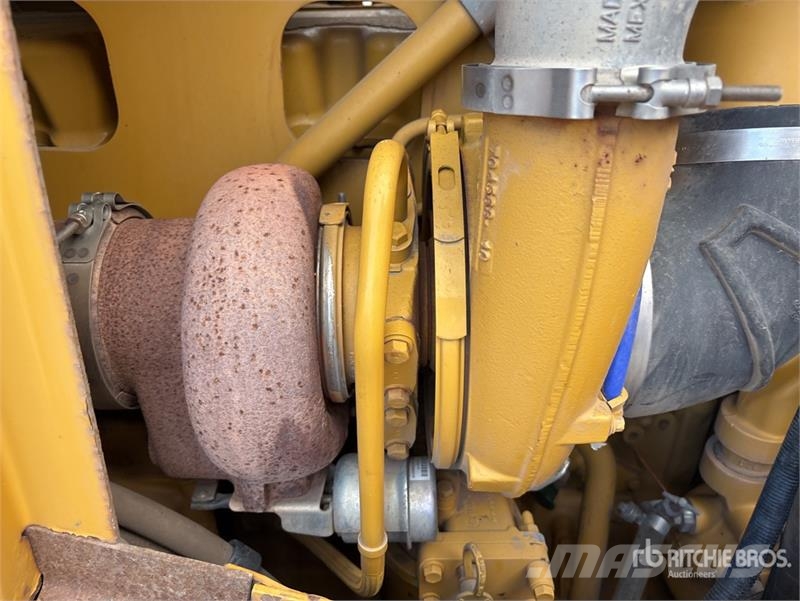 CAT D8T Crawler dozers