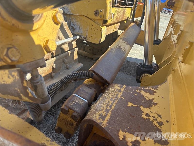 CAT D8T Kāpurķēžu buldozeri