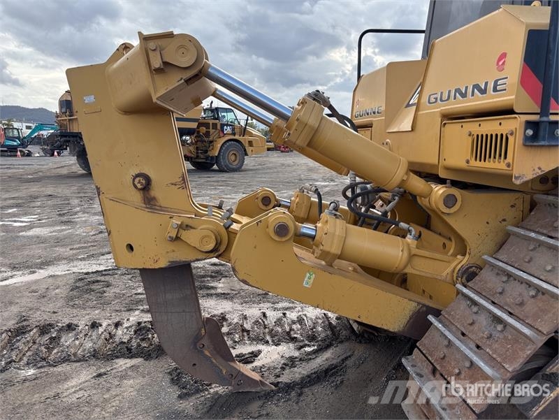 CAT D8T Crawler dozers