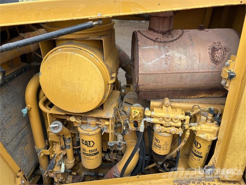 CAT D8T lánctalpas dózerek