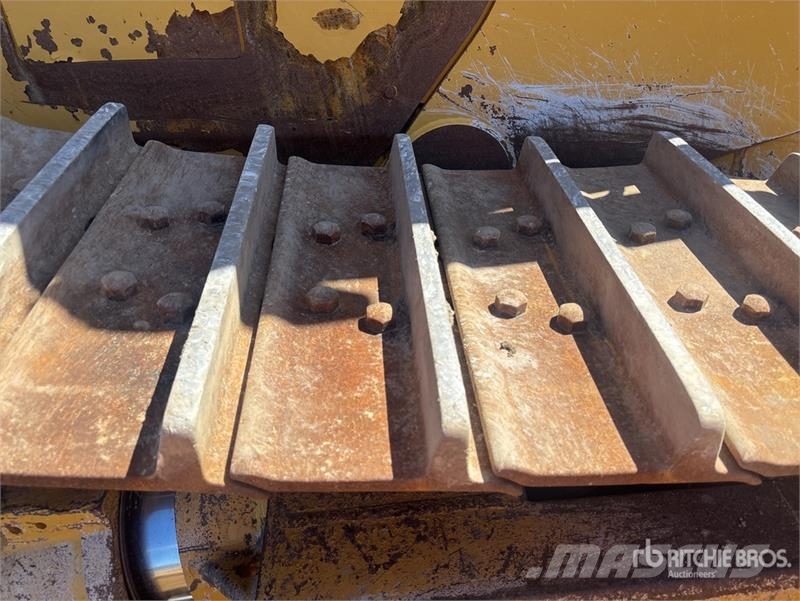 CAT D8T Kāpurķēžu buldozeri