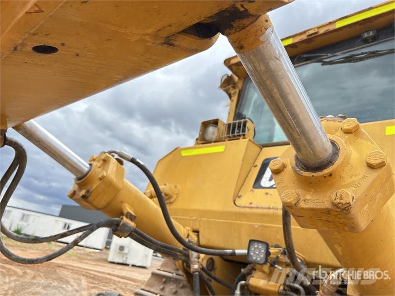 CAT D8T lánctalpas dózerek